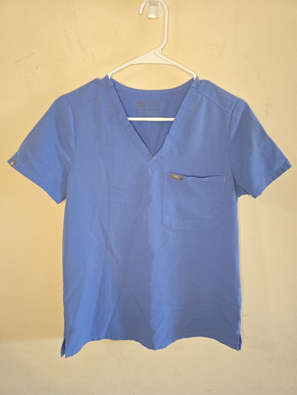 FIGS Technical Collection Catarina Scrub Top Womens XS Blue V Neck Pocket FW1000